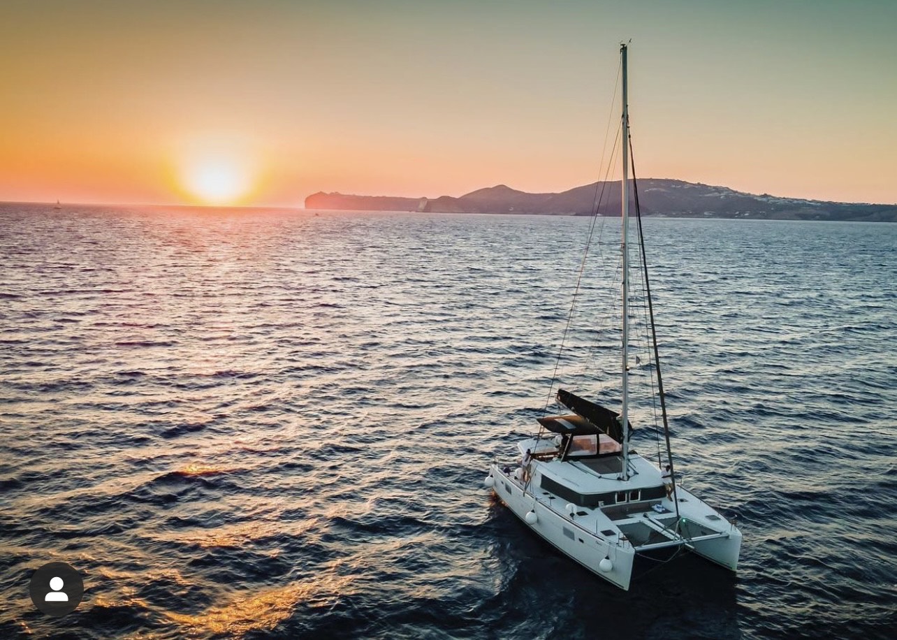 A GETAWAY TO SANTORINI