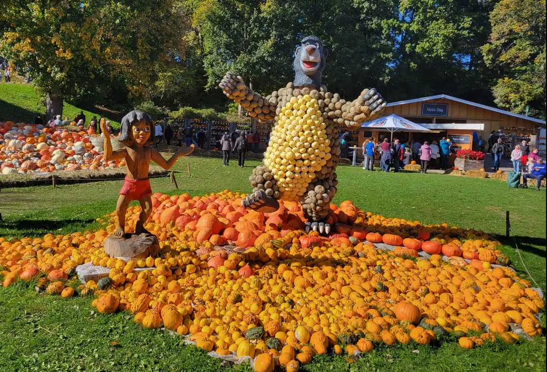 FormerlyMe.com presents “On The Go: Pumpkin Festival”